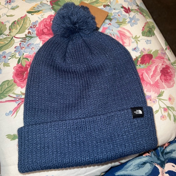 North Face Pom Beanie NWT - Picture 1 of 3